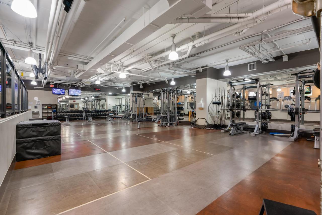 Level Vancouver Yaletown - Seymour Exterior foto The gym at the 100 East 53rd Street location
