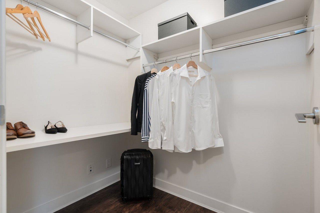 Level Vancouver Yaletown - Seymour Exterior foto A walk-in closet