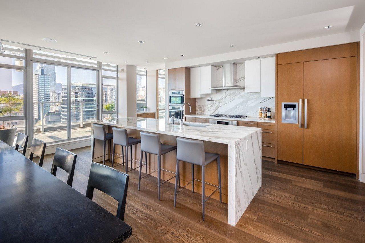 Level Vancouver Yaletown - Seymour Exterior foto A kitchen in a condominium