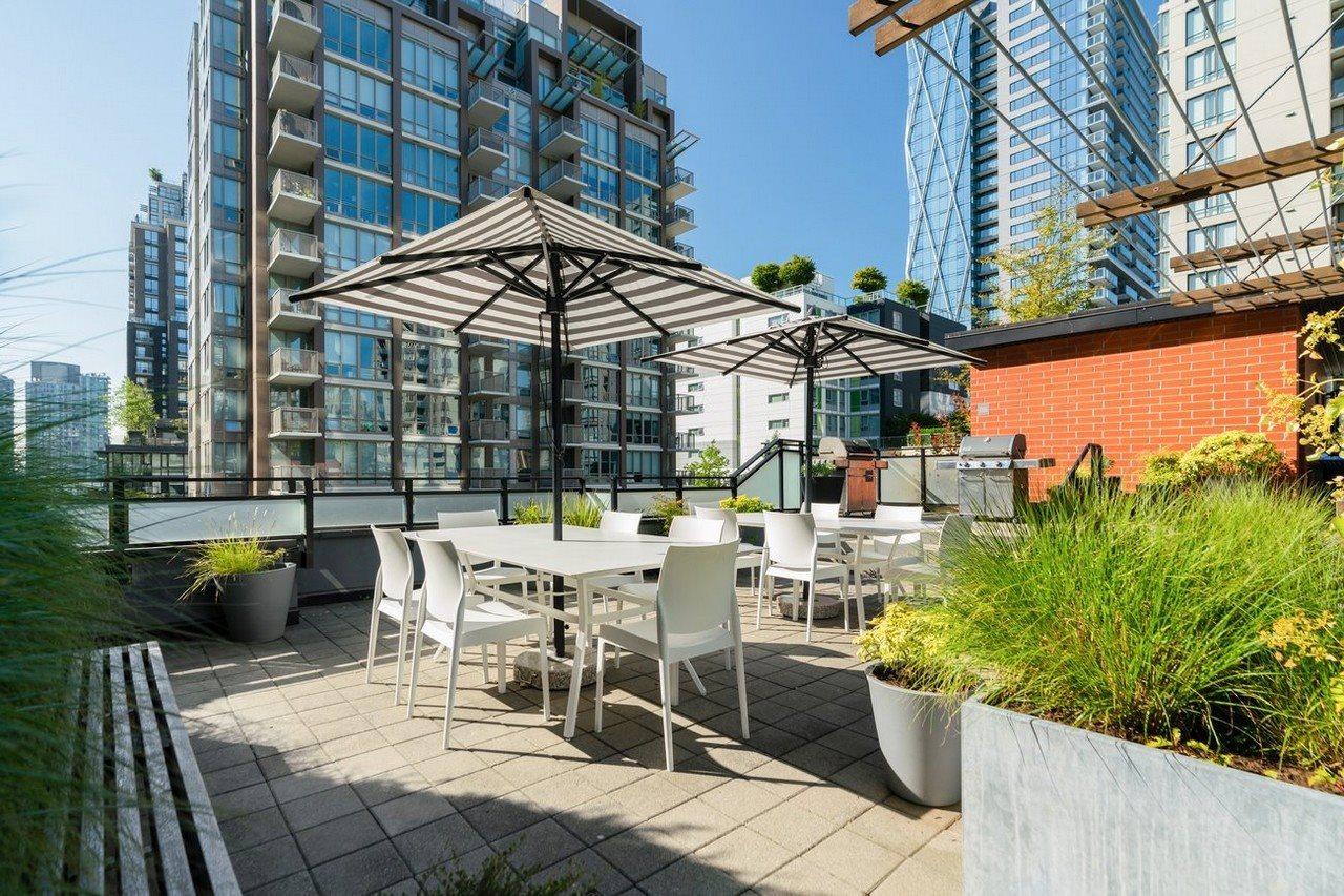 Level Vancouver Yaletown - Seymour Exterior foto The rooftop garden at The Sutton