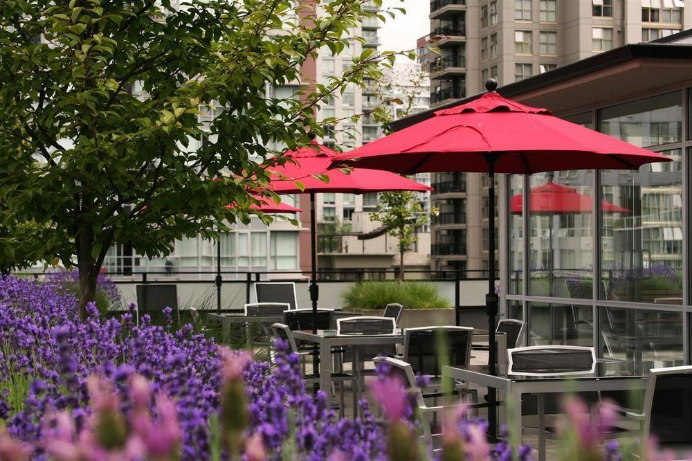 Level Vancouver Yaletown - Seymour Exterior foto The outdoor patio at the restaurant