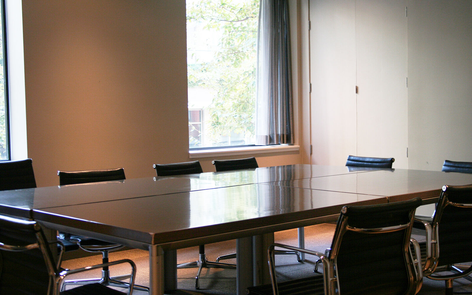 Level Vancouver Yaletown - Seymour Exterior foto A meeting room at the Institute